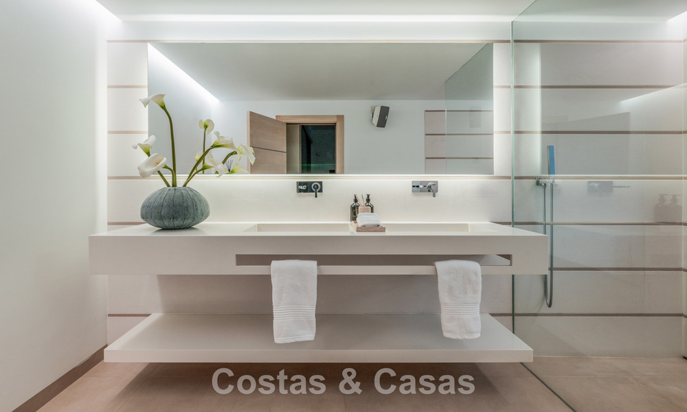 Exclusive semi-detached home with rooftop terrace for sale on Marbella's Golden Mile 803880