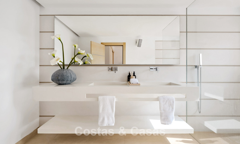 Exclusive semi-detached home with rooftop terrace for sale on Marbella's Golden Mile 803887