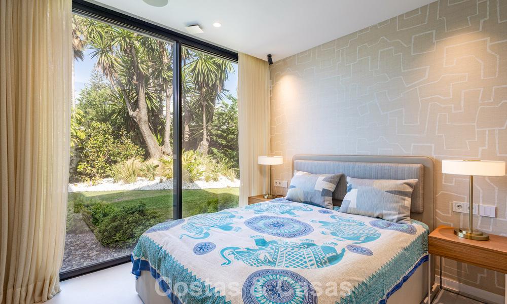 Advanced contemporary luxury beachfront villa for sale in San Pedro, Marbella 803668