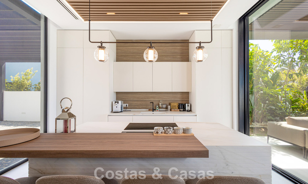 Advanced contemporary luxury beachfront villa for sale in San Pedro, Marbella 803679