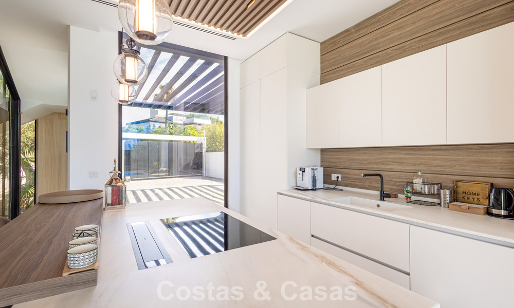 Advanced contemporary luxury beachfront villa for sale in San Pedro, Marbella 803680