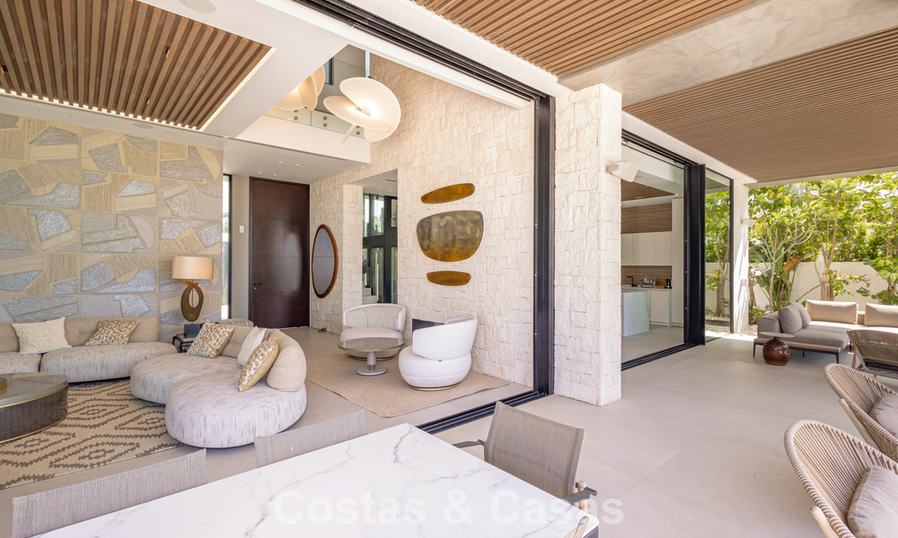 Advanced contemporary luxury beachfront villa for sale in San Pedro, Marbella 803682