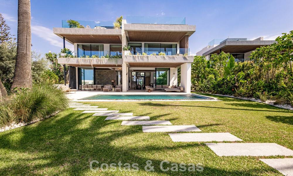 Advanced contemporary luxury beachfront villa for sale in San Pedro, Marbella 803683