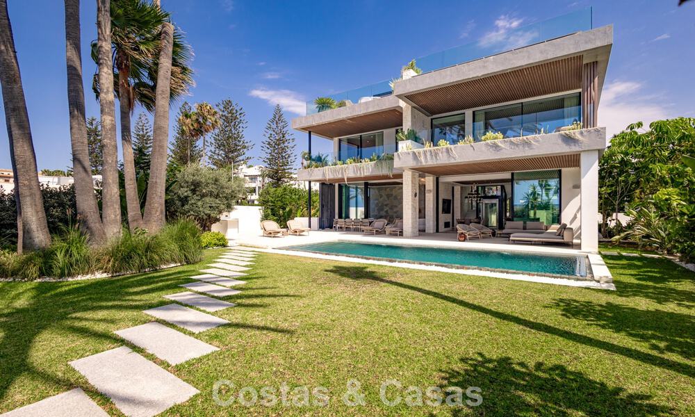 Advanced contemporary luxury beachfront villa for sale in San Pedro, Marbella 803684