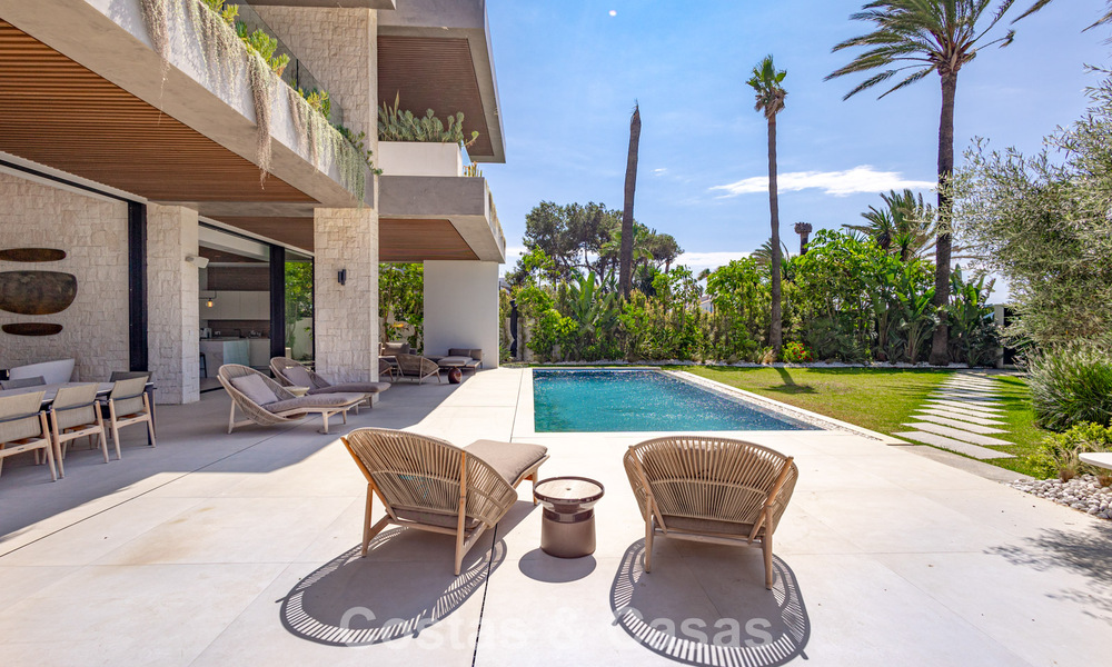 Advanced contemporary luxury beachfront villa for sale in San Pedro, Marbella 803686