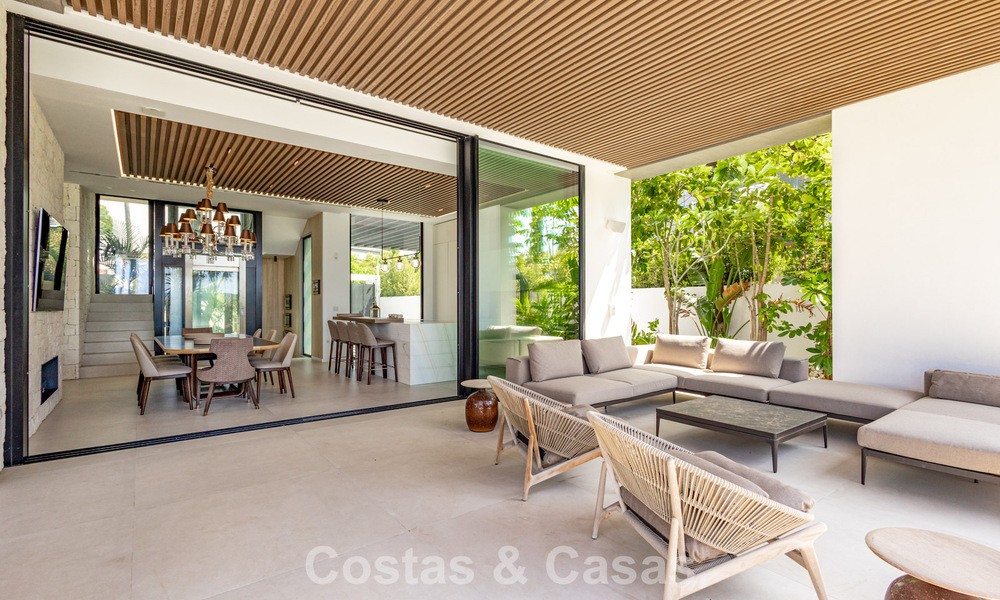 Advanced contemporary luxury beachfront villa for sale in San Pedro, Marbella 803689