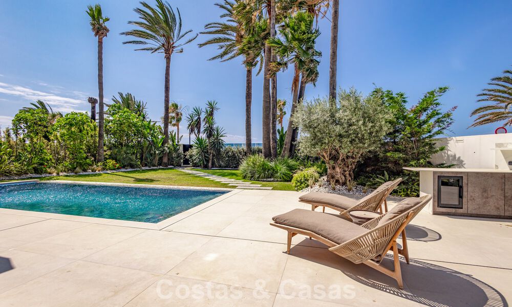 Advanced contemporary luxury beachfront villa for sale in San Pedro, Marbella 803690