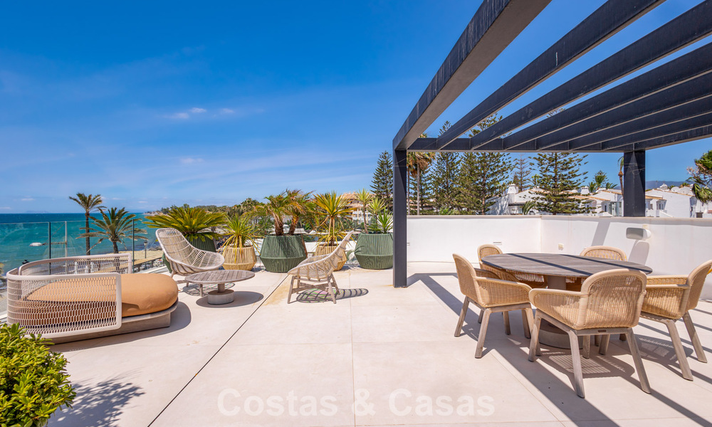 Advanced contemporary luxury beachfront villa for sale in San Pedro, Marbella 803702
