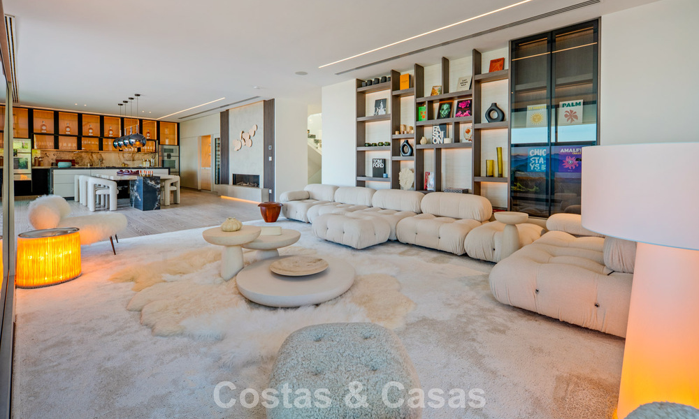 First-class luxury villa with breathtaking sea views for sale in a gated community in La Quinta, Marbella - Benahavís 803709