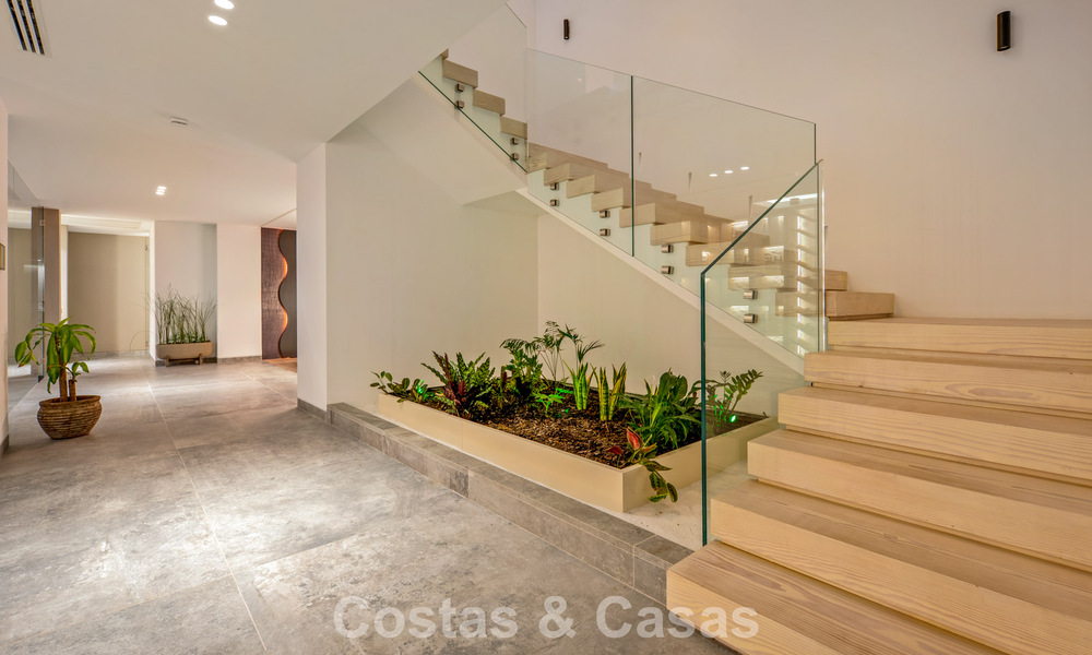 First-class luxury villa with breathtaking sea views for sale in a gated community in La Quinta, Marbella - Benahavís 803719