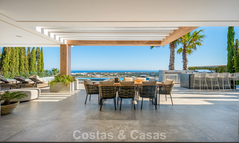 First-class luxury villa with breathtaking sea views for sale in a gated community in La Quinta, Marbella - Benahavís 803722