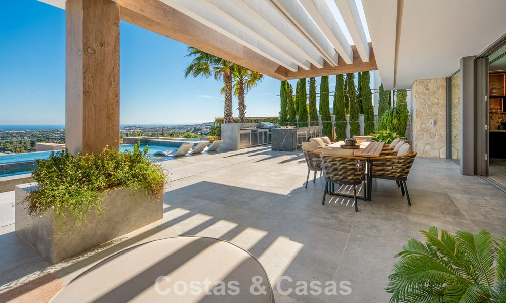 First-class luxury villa with breathtaking sea views for sale in a gated community in La Quinta, Marbella - Benahavís 803725