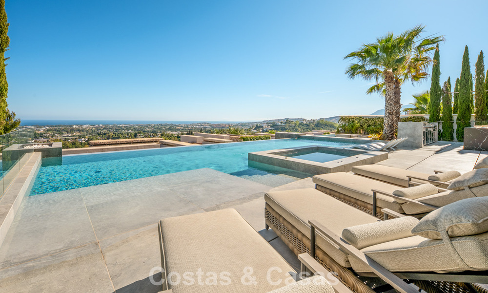 First-class luxury villa with breathtaking sea views for sale in a gated community in La Quinta, Marbella - Benahavís 803726