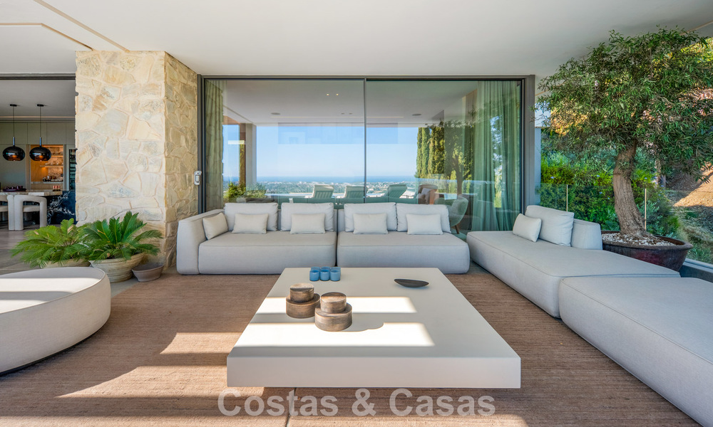 First-class luxury villa with breathtaking sea views for sale in a gated community in La Quinta, Marbella - Benahavís 803728