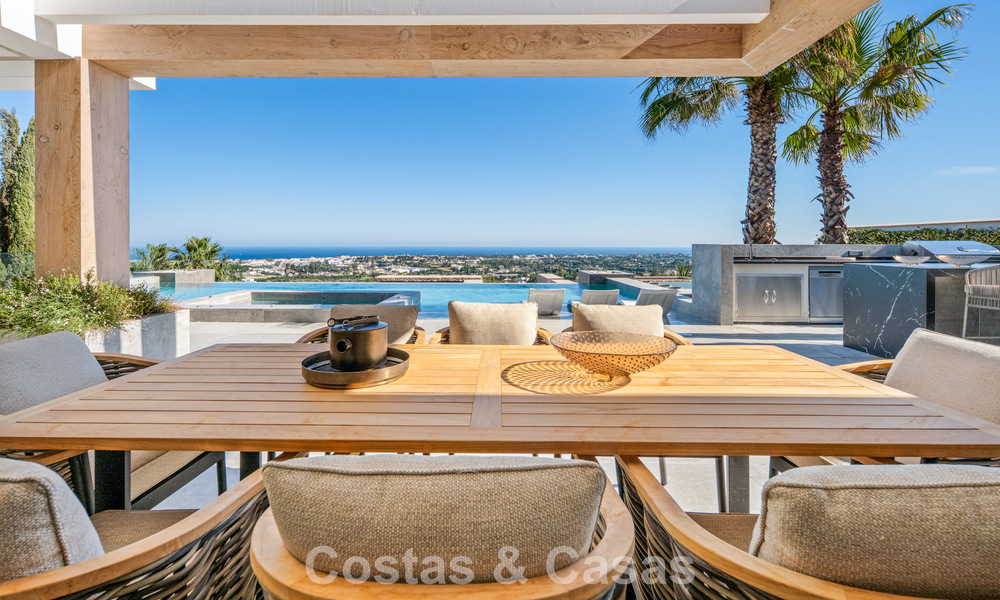 First-class luxury villa with breathtaking sea views for sale in a gated community in La Quinta, Marbella - Benahavís 803730