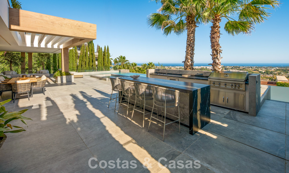 First-class luxury villa with breathtaking sea views for sale in a gated community in La Quinta, Marbella - Benahavís 803731