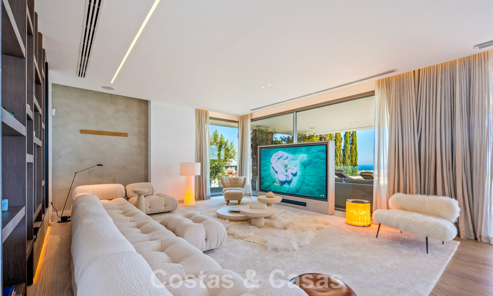 First-class luxury villa with breathtaking sea views for sale in a gated community in La Quinta, Marbella - Benahavís 803733