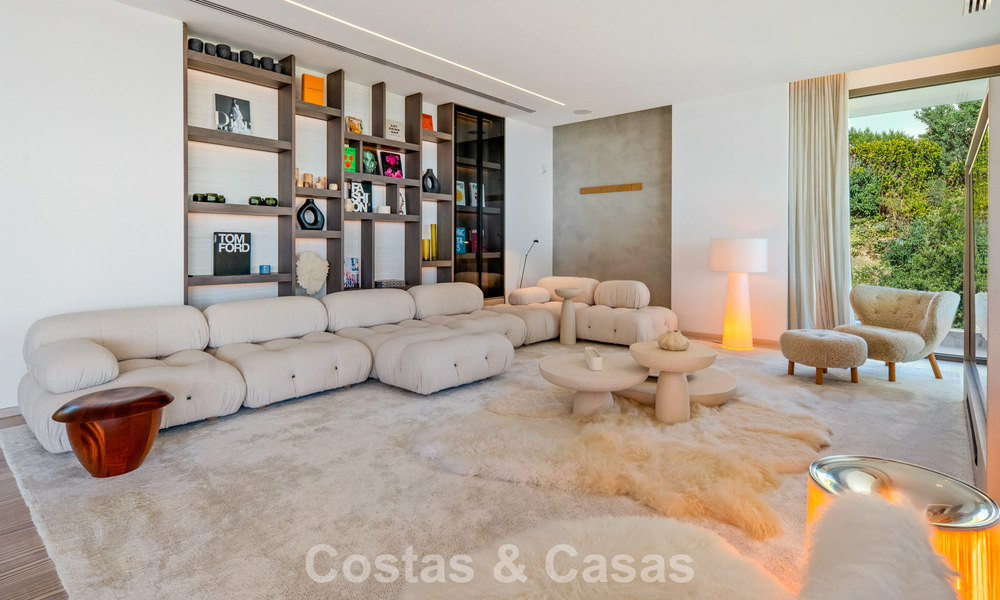 First-class luxury villa with breathtaking sea views for sale in a gated community in La Quinta, Marbella - Benahavís 803736
