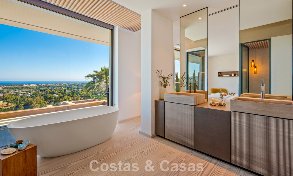 First-class luxury villa with breathtaking sea views for sale in a gated community in La Quinta, Marbella - Benahavís 803739