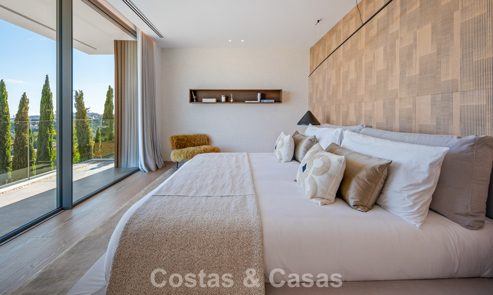 First-class luxury villa with breathtaking sea views for sale in a gated community in La Quinta, Marbella - Benahavís 803742