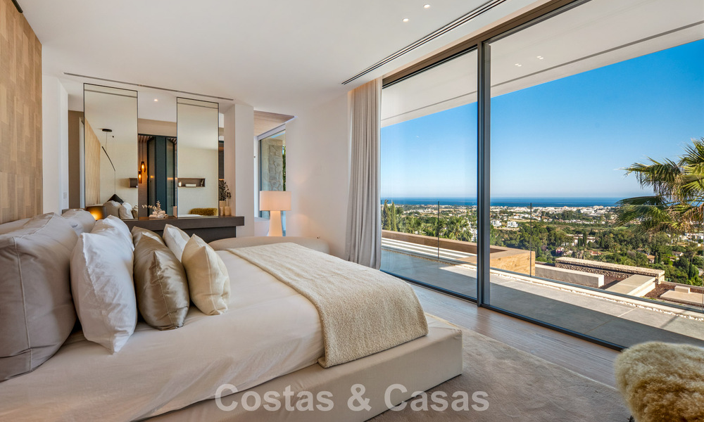 First-class luxury villa with breathtaking sea views for sale in a gated community in La Quinta, Marbella - Benahavís 803744