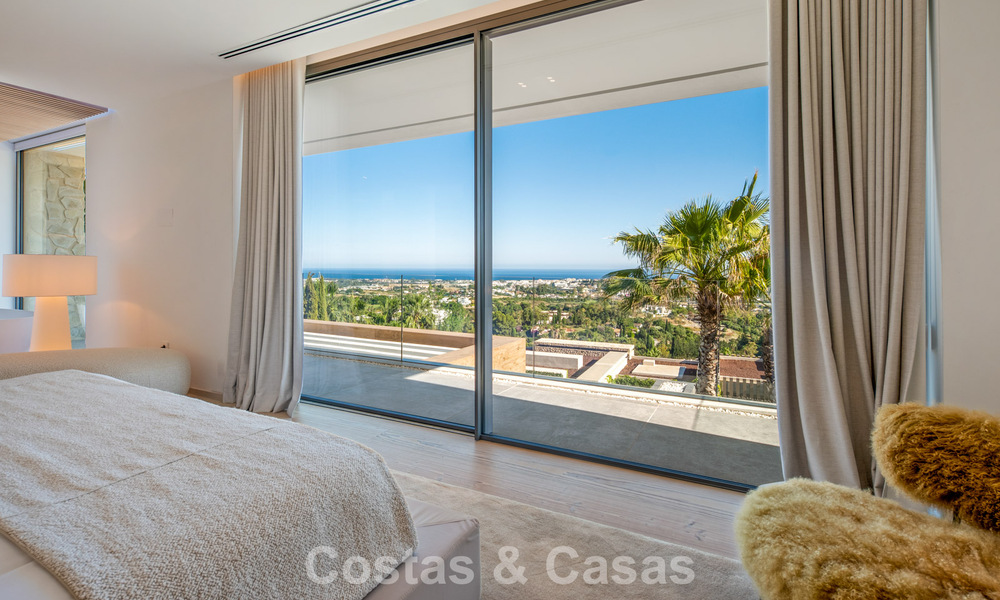 First-class luxury villa with breathtaking sea views for sale in a gated community in La Quinta, Marbella - Benahavís 803745