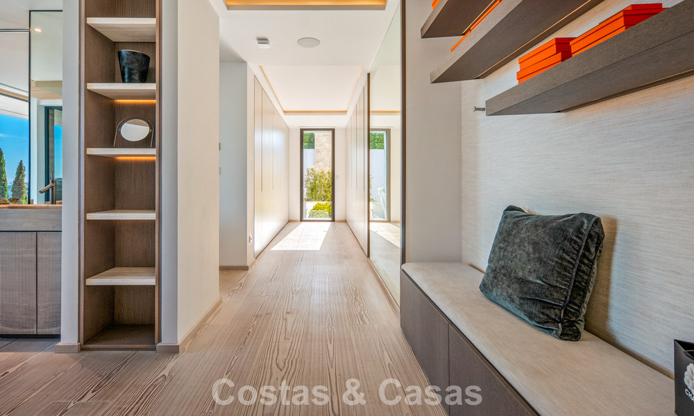 First-class luxury villa with breathtaking sea views for sale in a gated community in La Quinta, Marbella - Benahavís 803746