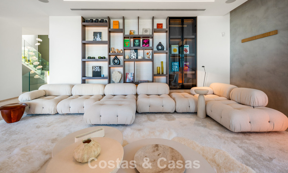First-class luxury villa with breathtaking sea views for sale in a gated community in La Quinta, Marbella - Benahavís 803750