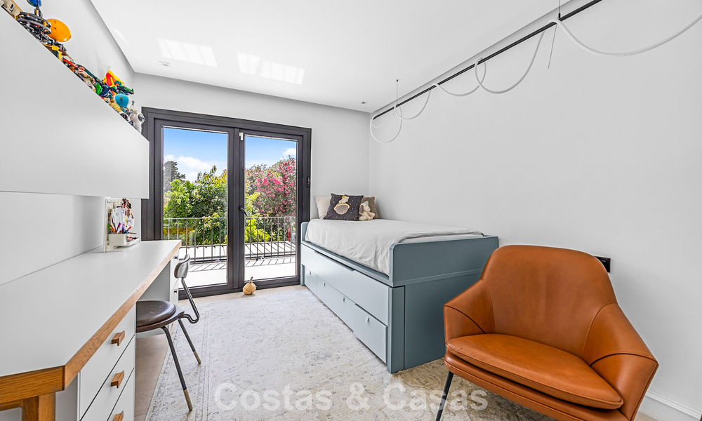 Modern Andalusian corner townhouse for sale in a sought-after gated community, frontline Aloha Golf, Nueva Andalucía, Marbella 803762