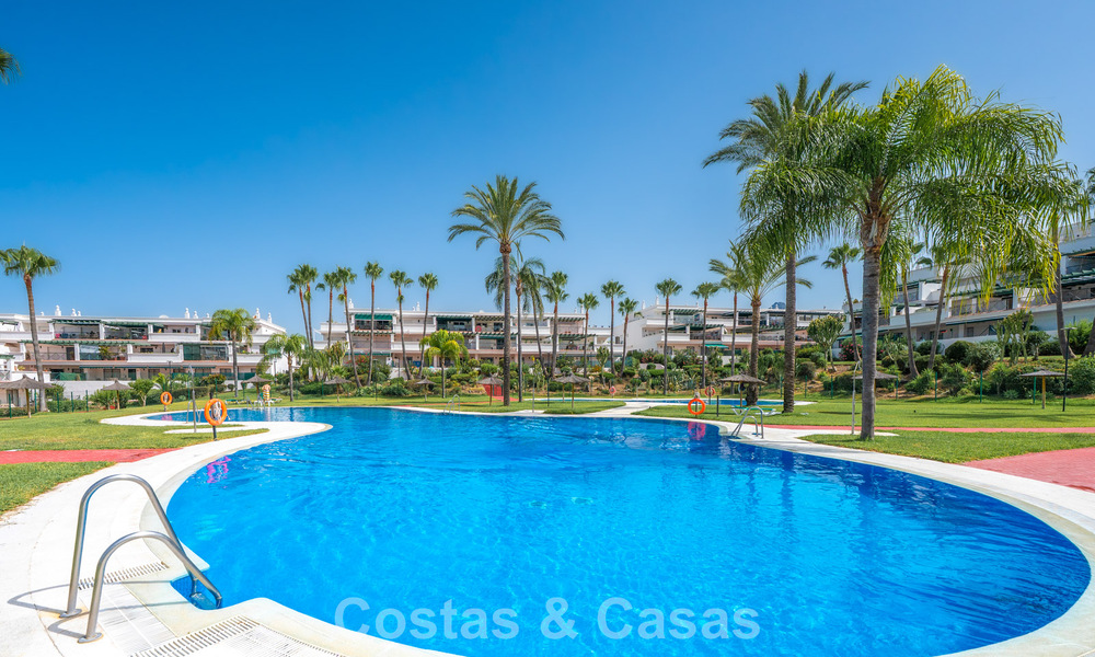Spacious apartment for sale within walking distance of the beach and Puerto Banús, Marbella 803932