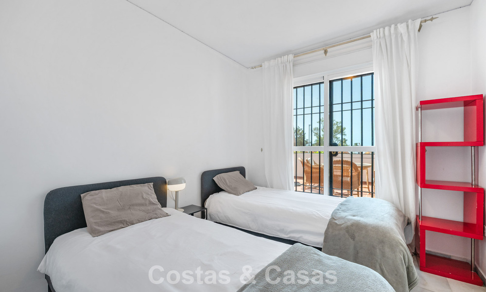Spacious apartment for sale within walking distance of the beach and Puerto Banús, Marbella 803939