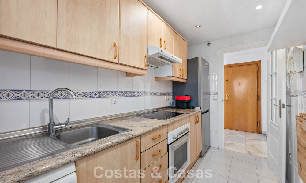 Spacious apartment for sale within walking distance of the beach and Puerto Banús, Marbella 803944