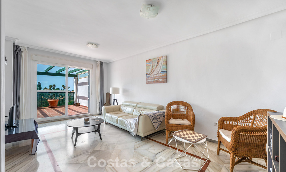 Spacious apartment for sale within walking distance of the beach and Puerto Banús, Marbella 803945