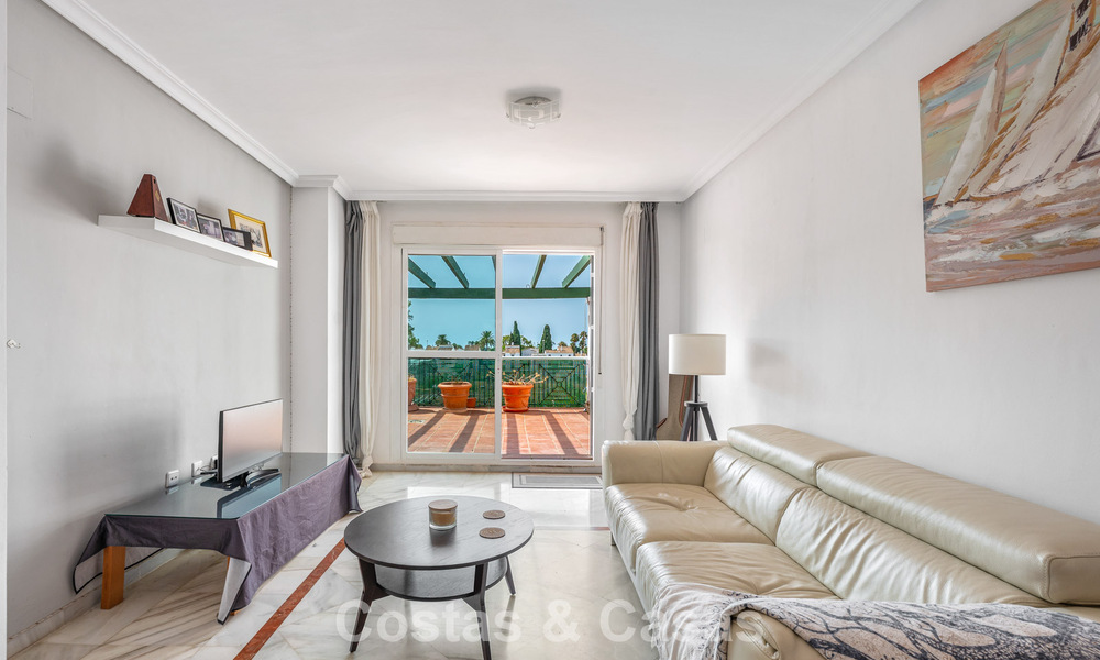 Spacious apartment for sale within walking distance of the beach and Puerto Banús, Marbella 803946