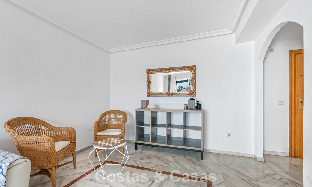 Spacious apartment for sale within walking distance of the beach and Puerto Banús, Marbella 803947