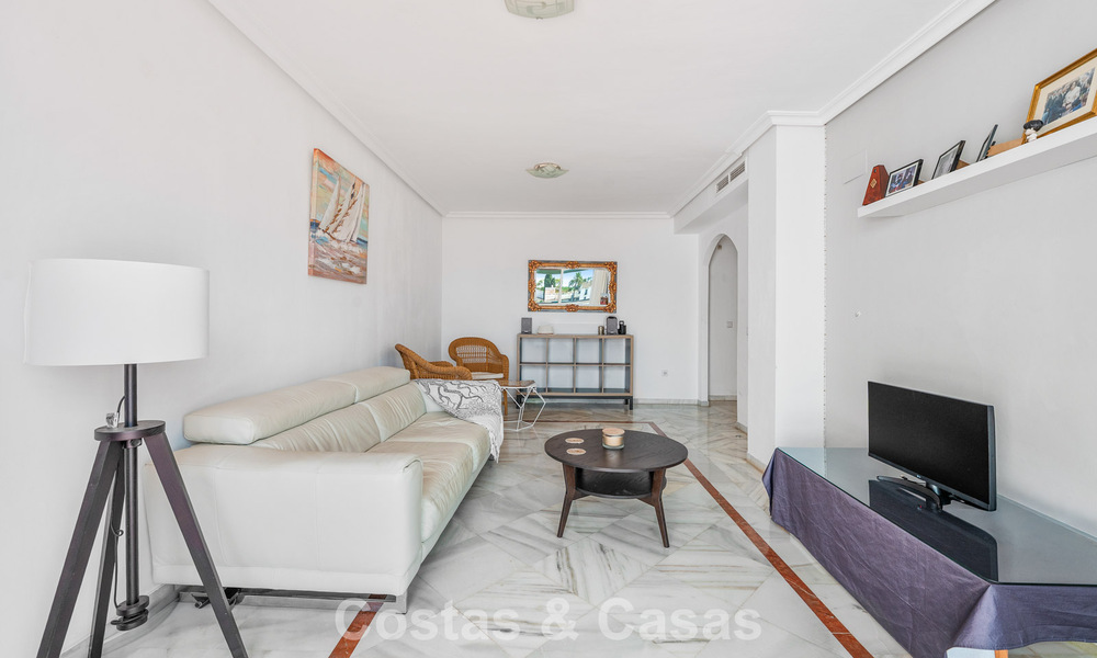 Spacious apartment for sale within walking distance of the beach and Puerto Banús, Marbella 803949