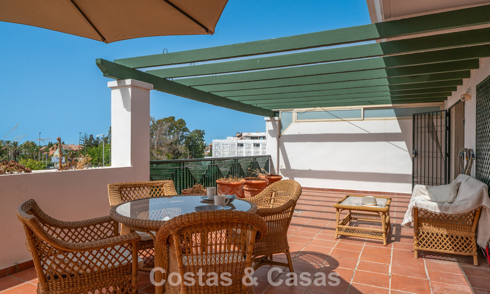 Spacious apartment for sale within walking distance of the beach and Puerto Banús, Marbella 803955