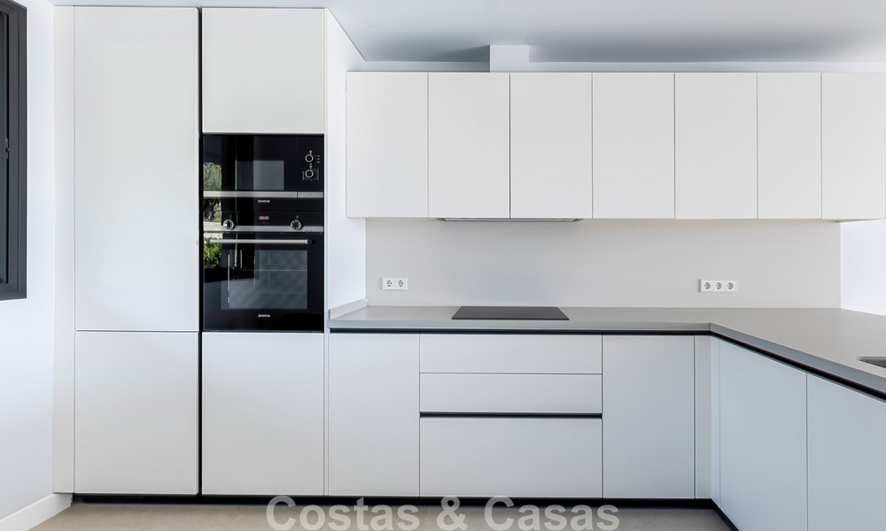 New, modern townhouse for sale within walking distance of the beach in Elviria, East of Marbella Centre 804086