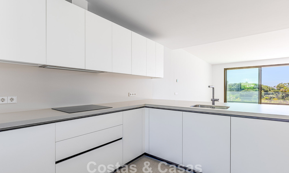 New, modern townhouse for sale within walking distance of the beach in Elviria, East of Marbella Centre 804088