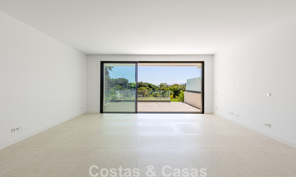 New, modern townhouse for sale within walking distance of the beach in Elviria, East of Marbella Centre 804089
