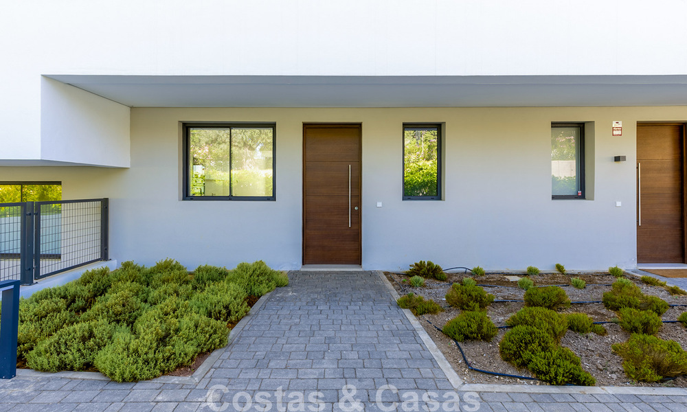 New, modern townhouse for sale within walking distance of the beach in Elviria, East of Marbella Centre 804094