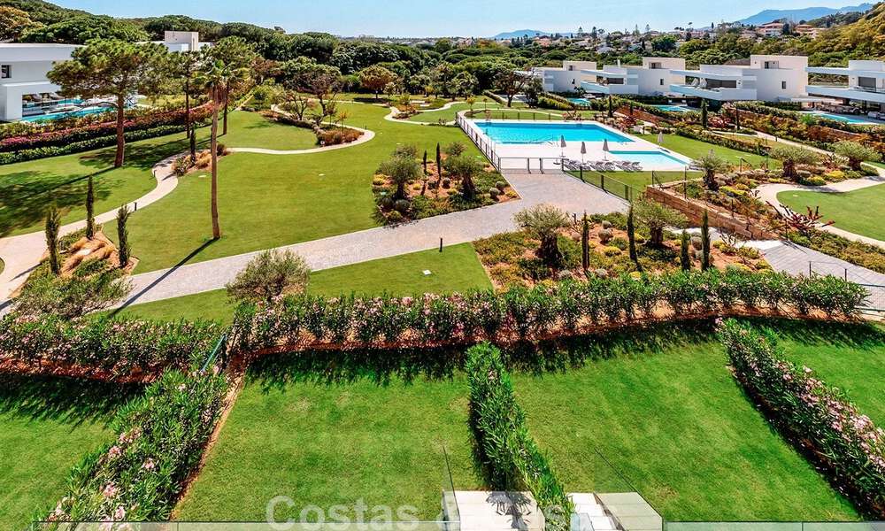 New, modern townhouse for sale within walking distance of the beach in Elviria, East of Marbella Centre 804096