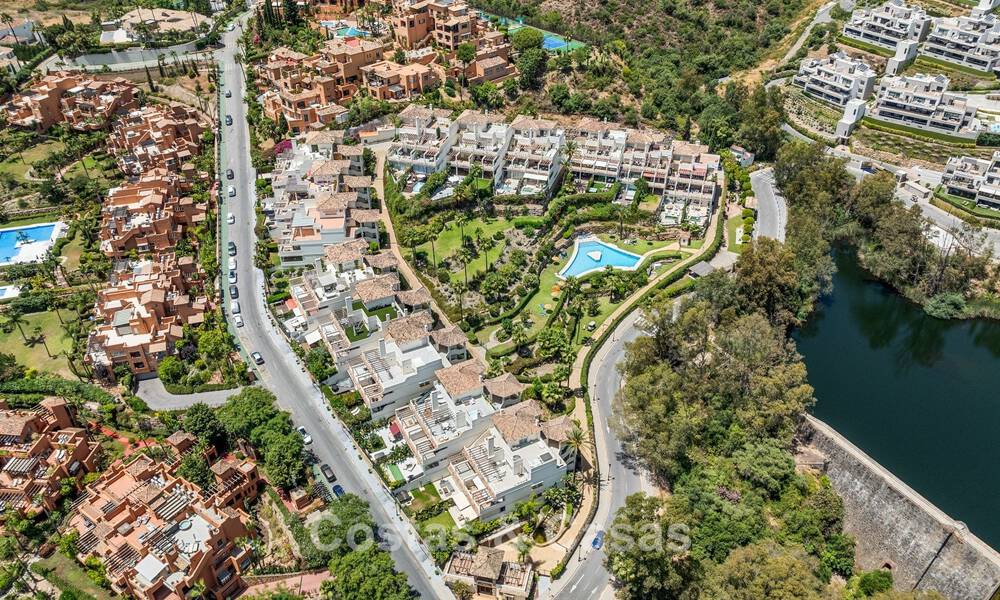 Luxury renovated apartment with panoramic views for sale in Nueva Andalucía, Marbella 804058