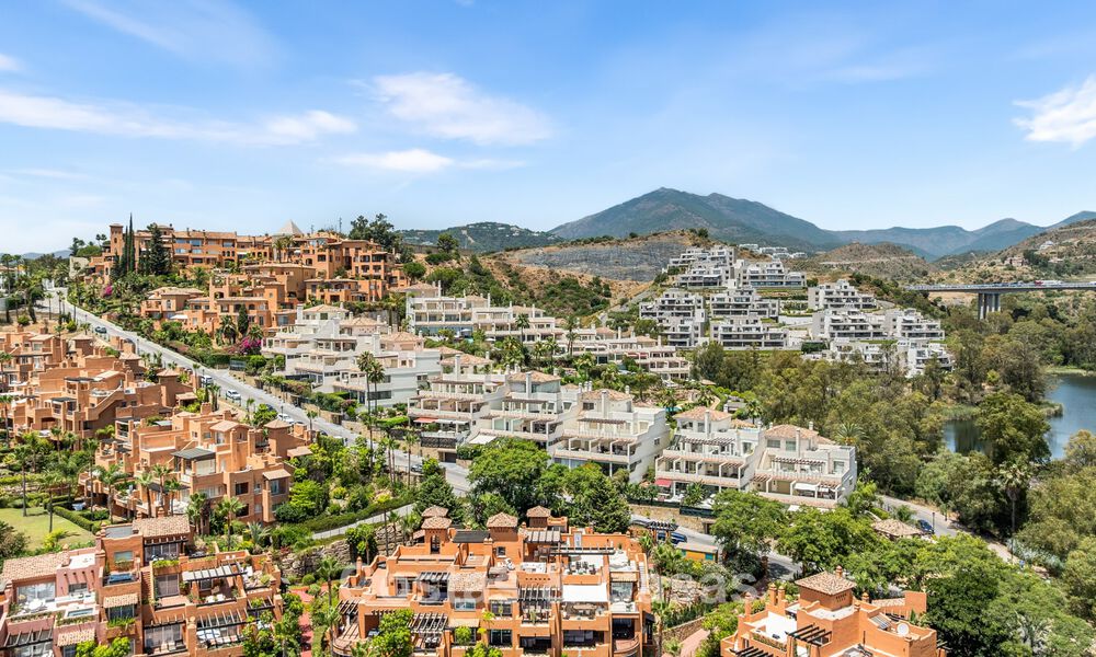 Luxury renovated apartment with panoramic views for sale in Nueva Andalucía, Marbella 804059