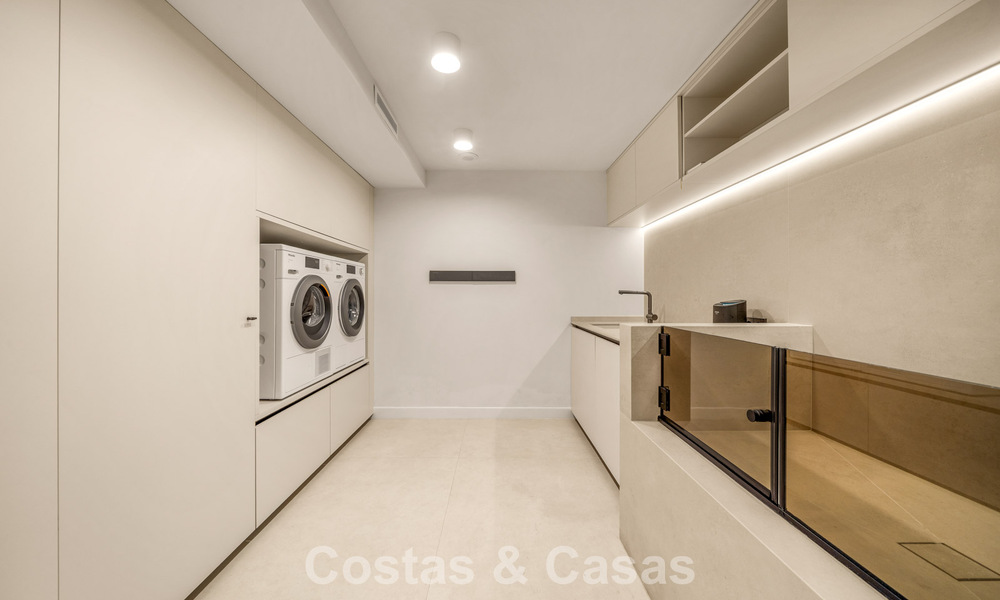 Stylishly renovated mediterranean villa for sale in Cascada de Camoján on Marbella’s Golden Mile 804151