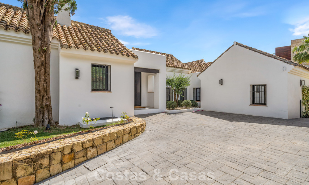 Stylishly renovated mediterranean villa for sale in Cascada de Camoján on Marbella’s Golden Mile 804154