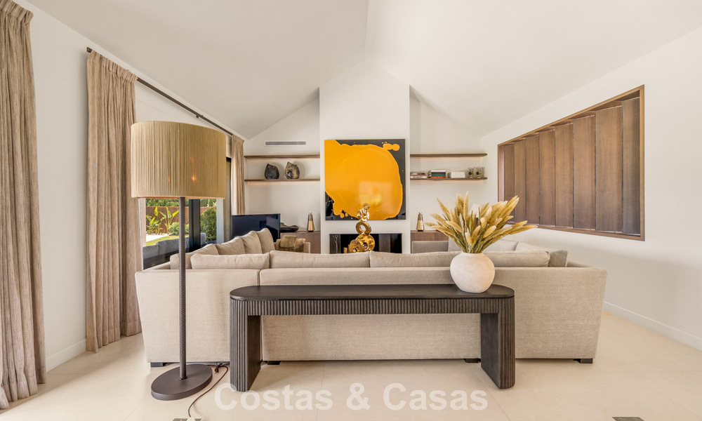 Stylishly renovated mediterranean villa for sale in Cascada de Camoján on Marbella’s Golden Mile 804159