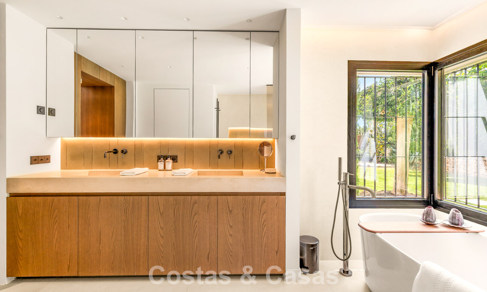 Stylishly renovated mediterranean villa for sale in Cascada de Camoján on Marbella’s Golden Mile 804164