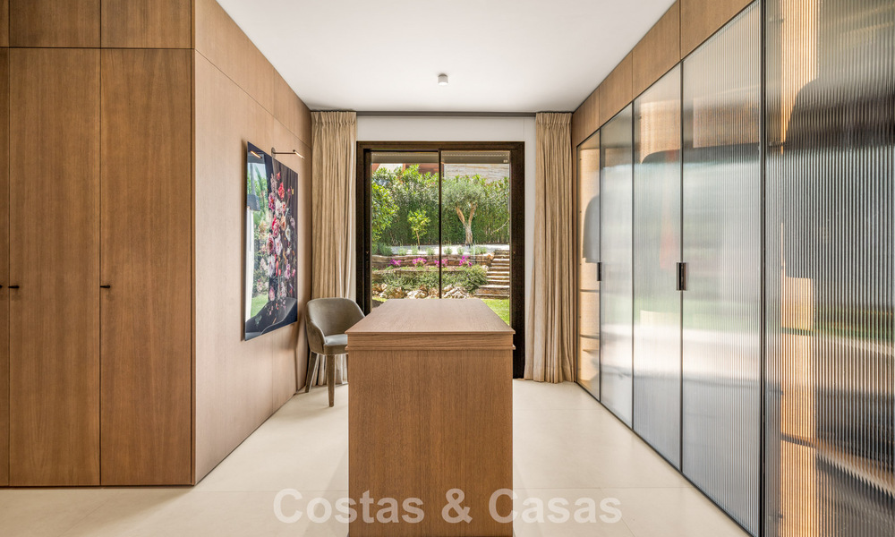 Stylishly renovated mediterranean villa for sale in Cascada de Camoján on Marbella’s Golden Mile 804165