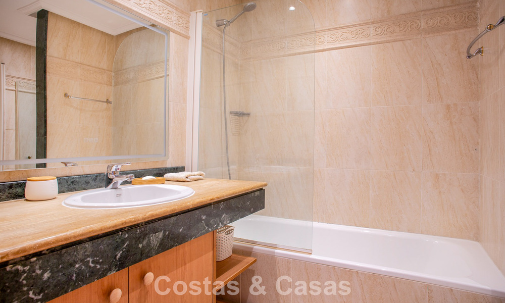 Turnkey apartment for sale on the New Golden Mile between Marbella and Estepona 804244